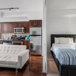 downtown-luxury-condo-m5v-4a1.hotelstorontoontario.org/