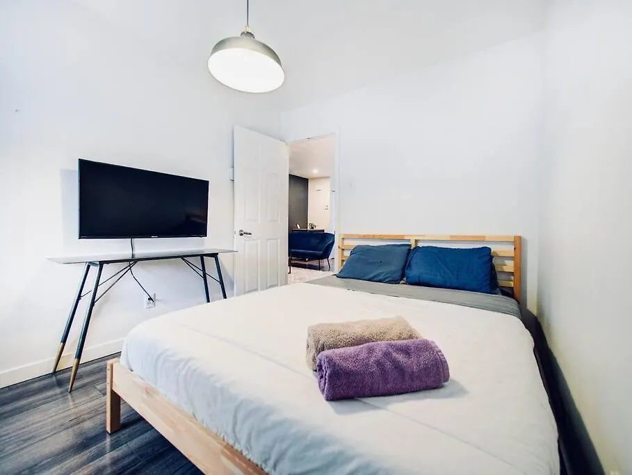 Charming 2 Bd Condo Griffintown Montréal